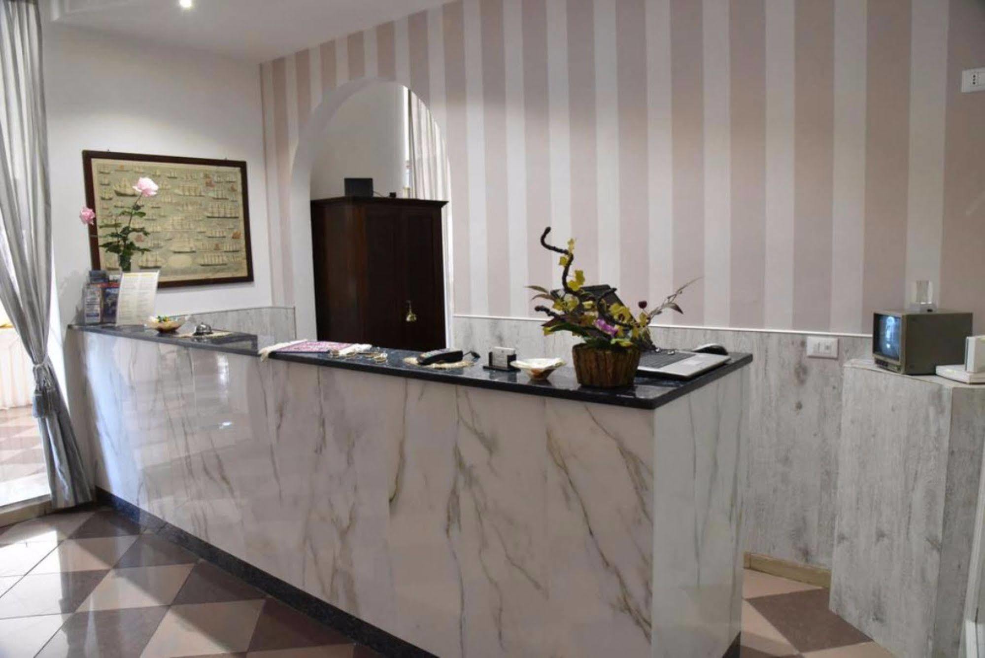 Hotel Moderno Piombino Exterior foto