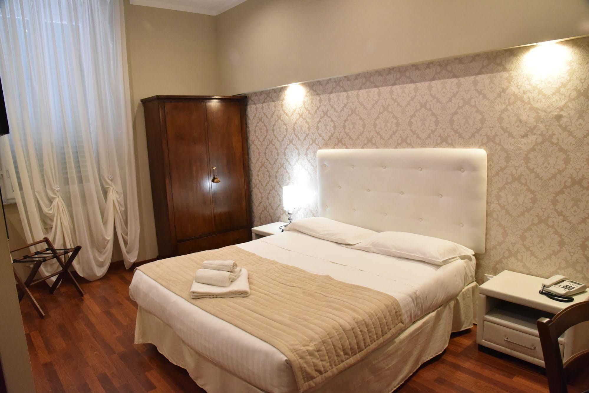 Hotel Moderno Piombino Exterior foto